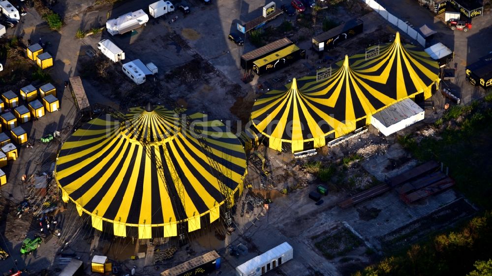 Bonn von oben - Zelt- Kuppeln des Zirkus Flic Flac in Bonn im Bundesland Nordrhein-Westfalen, Deutschland