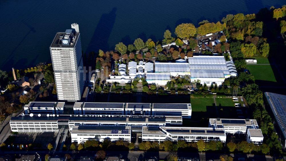 Luftaufnahme Bonn - Zelte- Aufbau und Montage am Veranstaltungsort UN- Klimakonferenz im Bereich des UN-Campus in Bonn im Bundesland Nordrhein-Westfalen, Deutschland