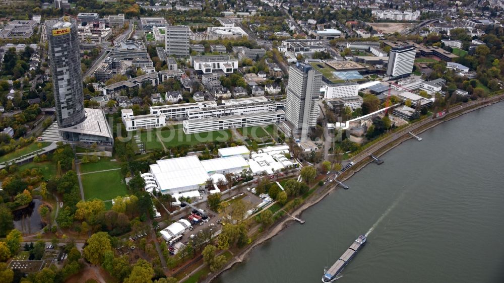 Luftaufnahme Bonn - Zelte- Aufbau und Montage am Veranstaltungsort UN- Klimakonferenz im Bereich der Rheinaue in Bonn im Bundesland Nordrhein-Westfalen, Deutschland