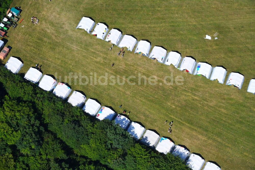 Luftbild Mönsheim - Zelte- Aufbau und Montage am Veranstaltungsort Konficamp des Konficamp in Mönsheim im Bundesland Baden-Württemberg, Deutschland