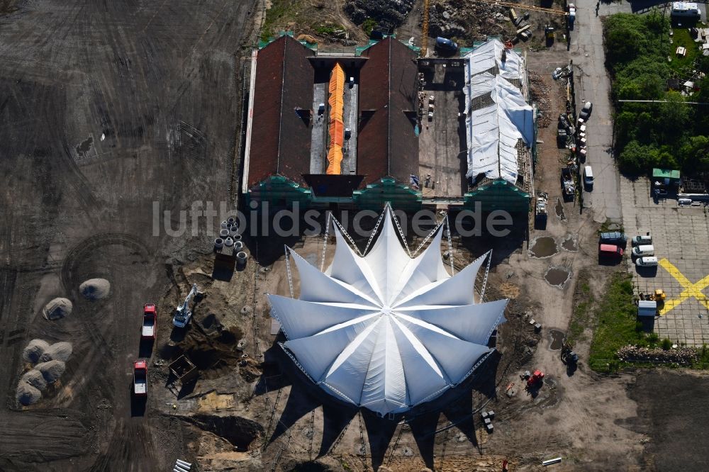 Luftaufnahme Dresden - Zelte- Aufbau und Montage am Veranstaltungsort Ostra-Dom in Dresden im Bundesland Sachsen, Deutschland
