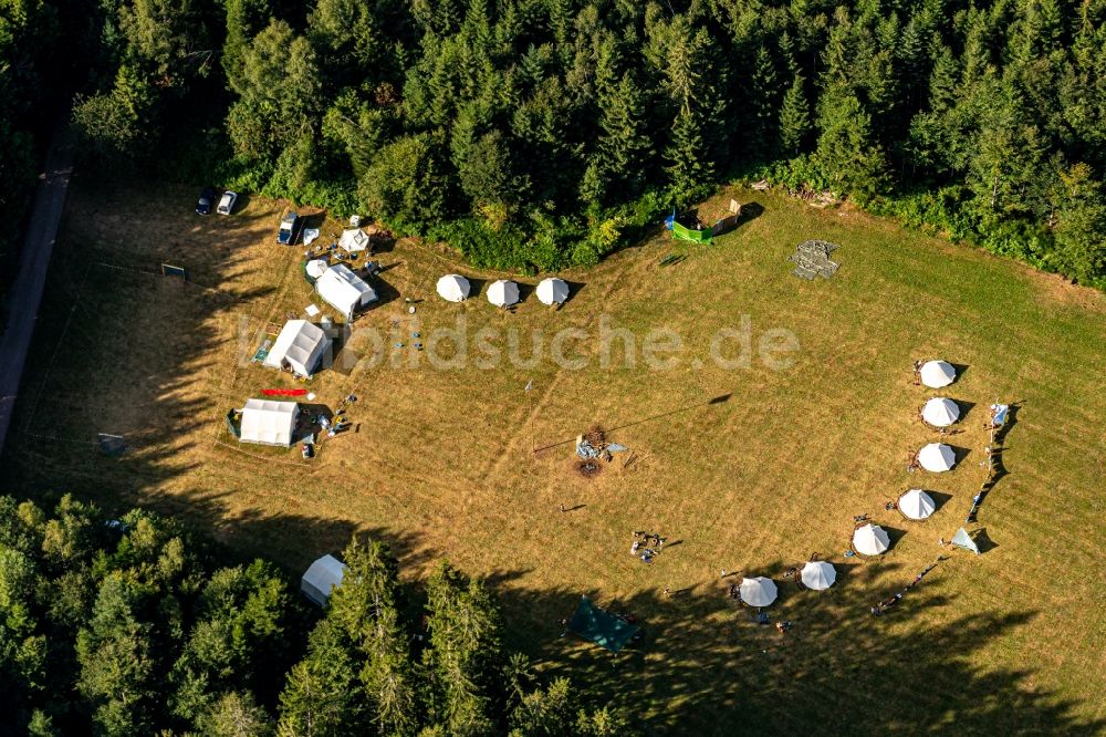 Gutach im Breisgau von oben - Zelte in Freiamt im Breisgau im Bundesland Baden-Württemberg, Deutschland