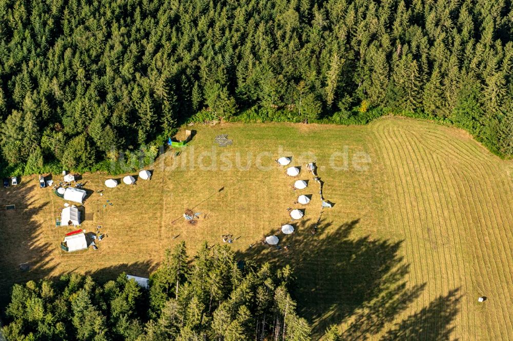 Gutach im Breisgau aus der Vogelperspektive: Zelte in Freiamt im Breisgau im Bundesland Baden-Württemberg, Deutschland