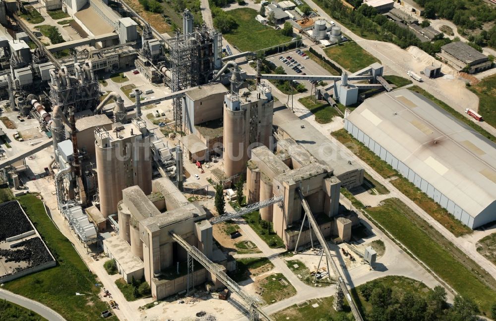 Karsdorf von oben - Zement- Tagebau und Baustoff- Werk der OPTERRA GmbH in Karsdorf im Bundesland Sachsen-Anhalt, Deutschland