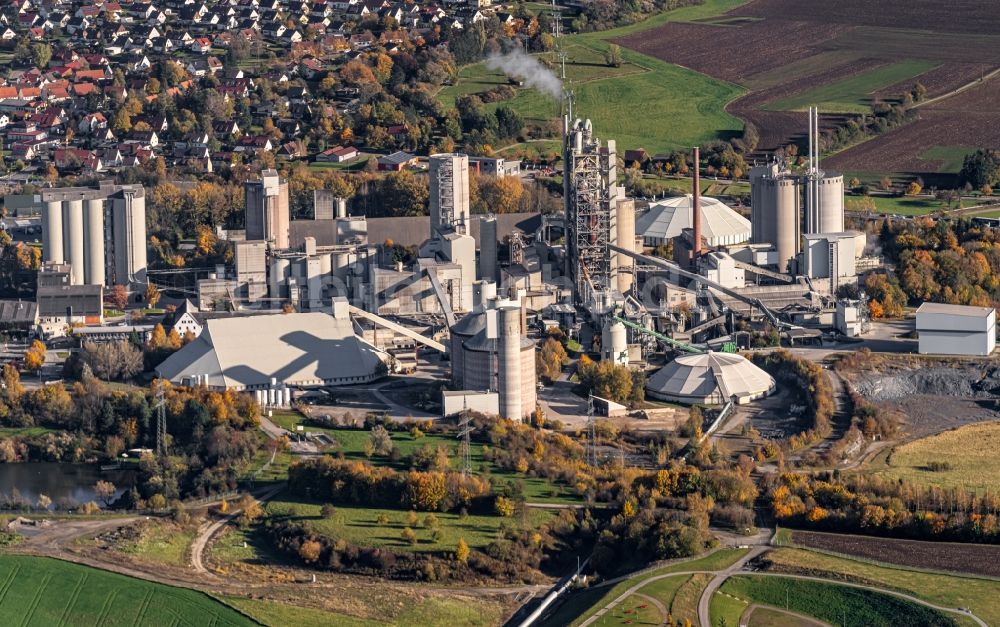 Dotternhausen aus der Vogelperspektive: Zementproduktion am Plettenberg in Dotternhausen im Bundesland Baden-Württemberg, Deutschland