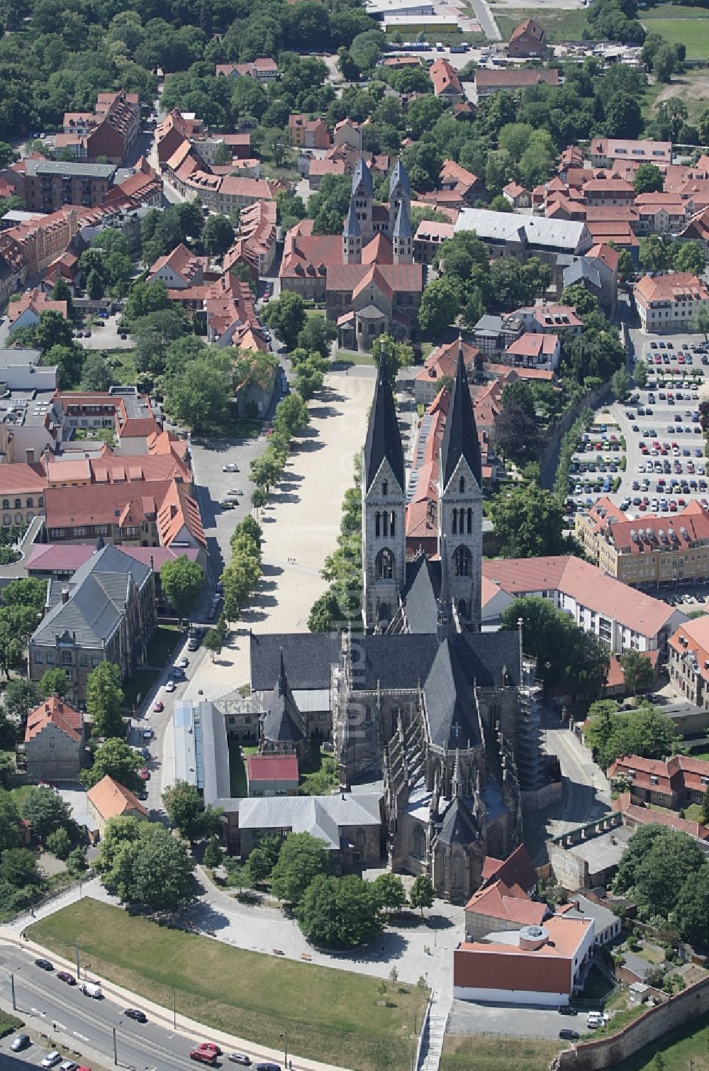 Halberstadt aus der Vogelperspektive: Zentrum der historischen Altstadt von Halberstadt mit Dom und Kirchen im Bundesland Sachsen-Anhalt