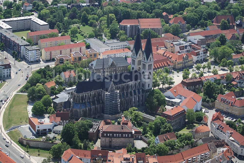 Luftaufnahme Halberstadt - Zentrum der historischen Altstadt von Halberstadt mit Dom und Kirchen im Bundesland Sachsen-Anhalt
