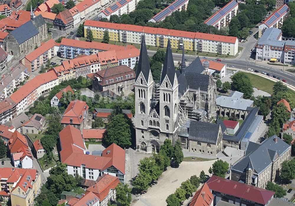 Luftbild Halberstadt - Zentrum der historischen Altstadt von Halberstadt mit Dom und Kirchen im Bundesland Sachsen-Anhalt