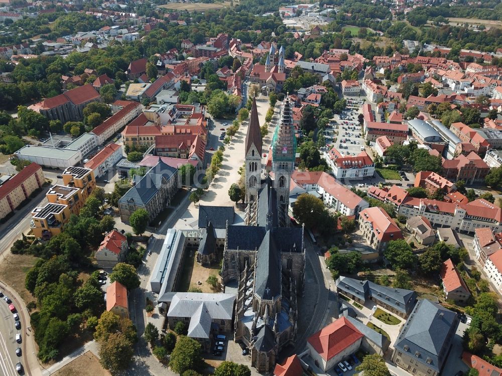 Luftbild Halberstadt - Zentrum der historischen Altstadt von Halberstadt mit Dom und Kirchen im Bundesland Sachsen-Anhalt