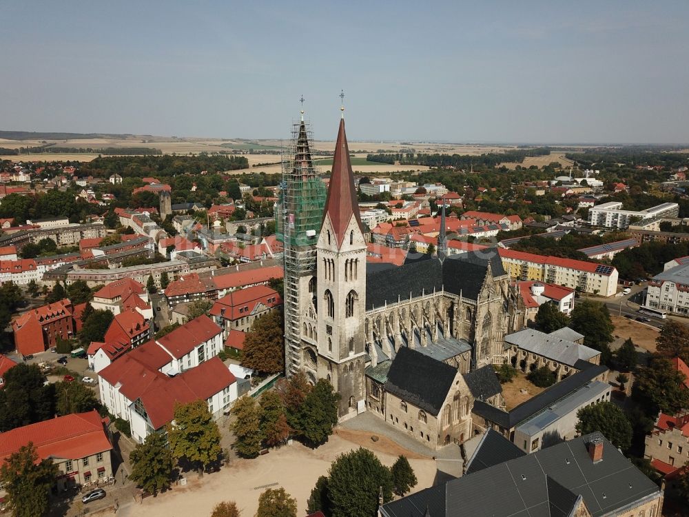 Halberstadt von oben - Zentrum der historischen Altstadt von Halberstadt mit Dom und Kirchen im Bundesland Sachsen-Anhalt