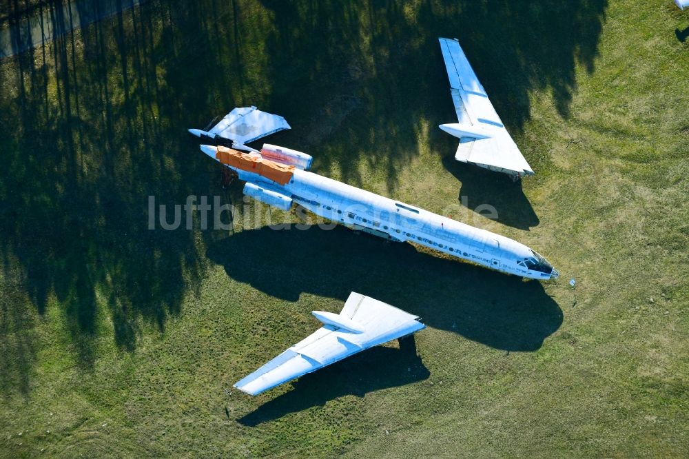 Cottbus aus der Vogelperspektive: Zerlegte Tupolew Tu-134A auf dem Flugplatzmuseum Cottbus im Bundesland Brandenburg