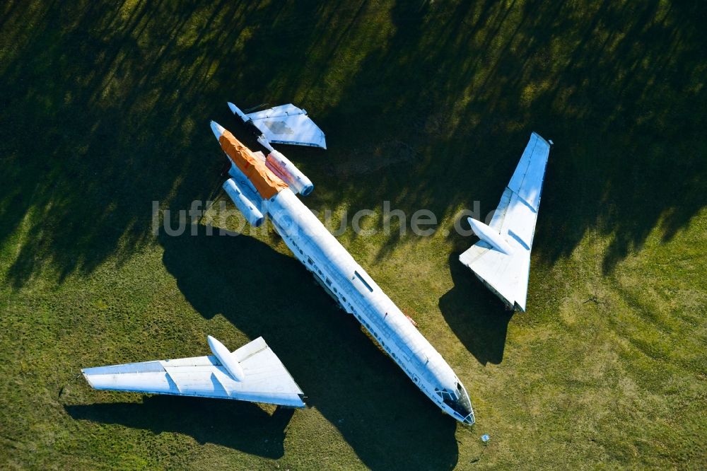 Luftbild Cottbus - Zerlegte Tupolew Tu-134A auf dem Flugplatzmuseum Cottbus im Bundesland Brandenburg