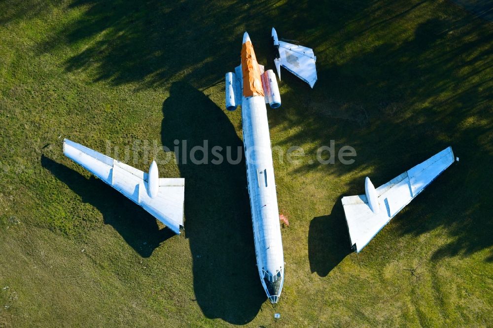 Luftaufnahme Cottbus - Zerlegte Tupolew Tu-134A auf dem Flugplatzmuseum Cottbus im Bundesland Brandenburg