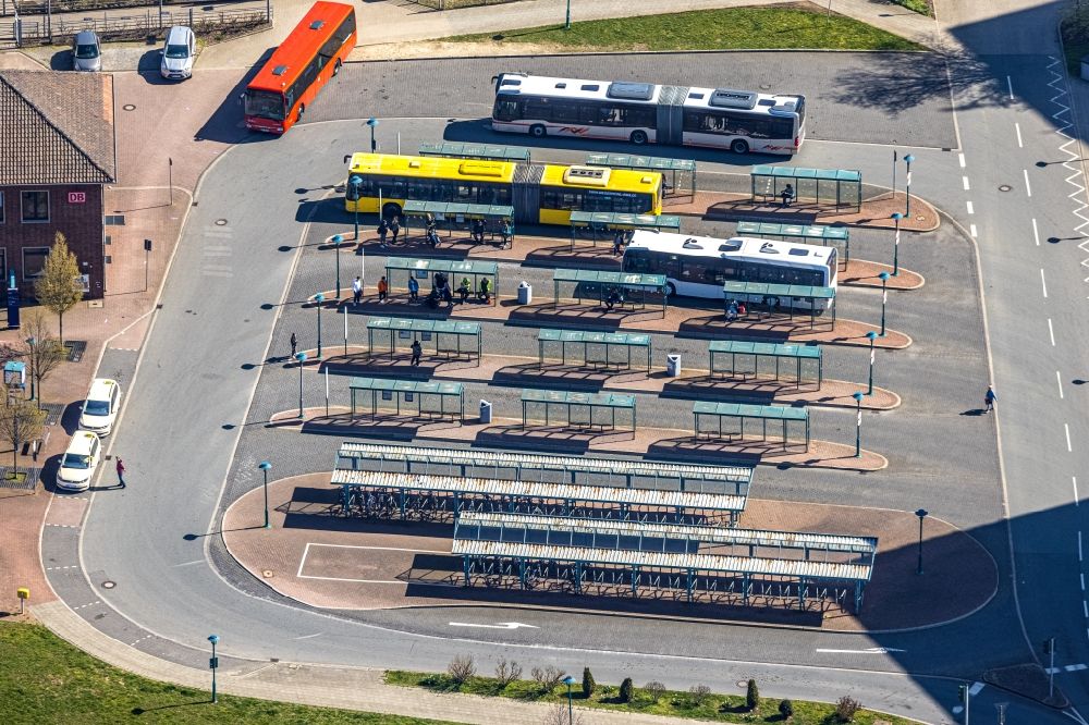 Wesel von oben - ZOB Omnibus- Bahnhof der RVN Regionalverkehr Niederrhein GmbH in Wesel im Bundesland Nordrhein-Westfalen