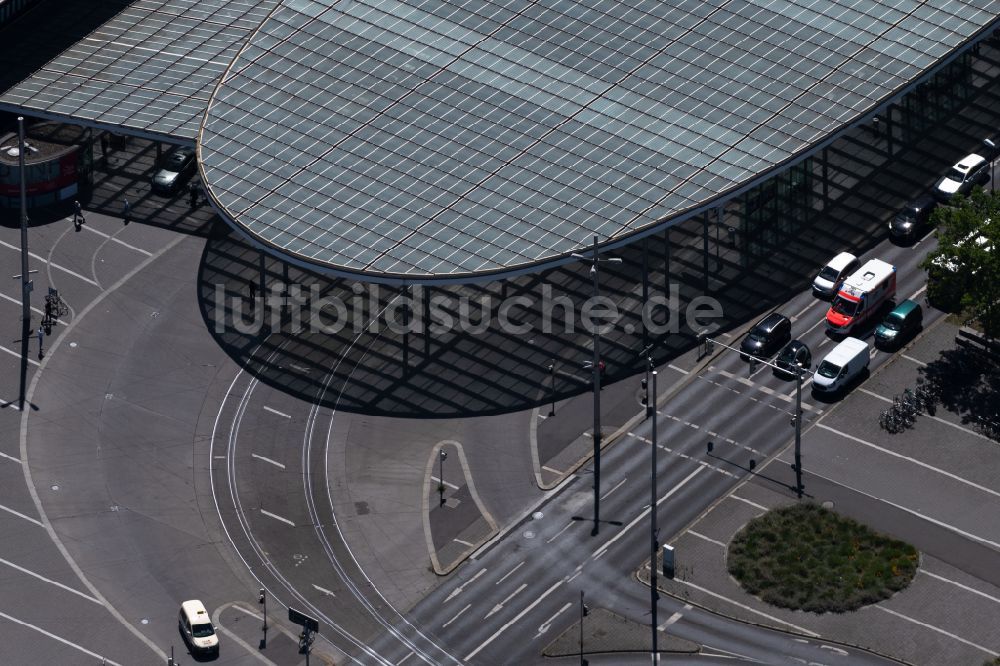 Luftaufnahme Braunschweig - ZOB Omnibus- Bahnhof der Verkehrsbetriebe am Berliner Platz in Braunschweig im Bundesland Niedersachsen, Deutschland