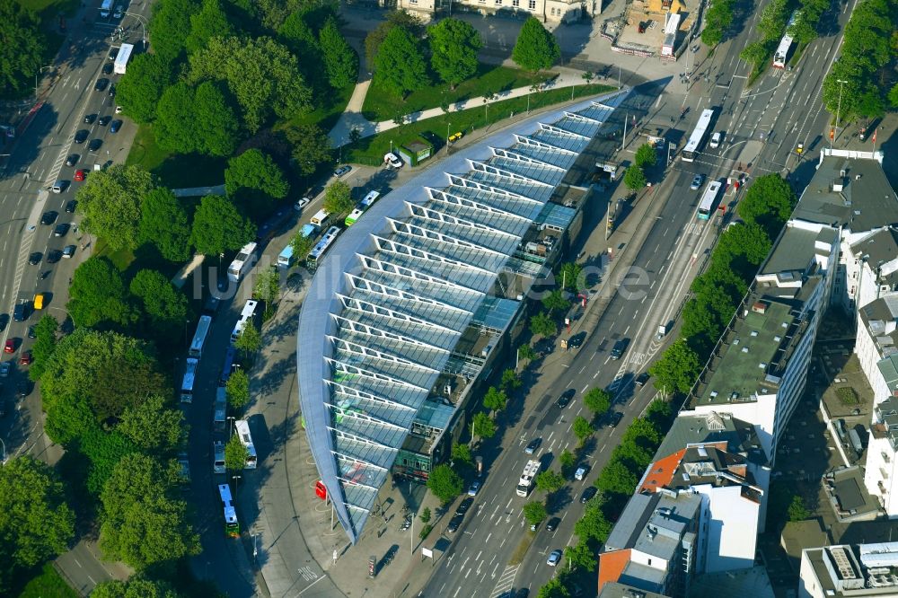 Luftbild Hamburg - ZOB Omnibus- Bahnhof der Verkehrsbetriebe am Carl-Legien-Platz - Adenauerallee in Hamburg, Deutschland