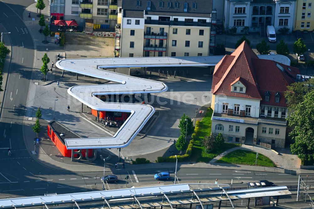 Jena von oben - ZOB Omnibus- Bahnhof der Verkehrsbetriebe in Jena im Bundesland Thüringen, Deutschland
