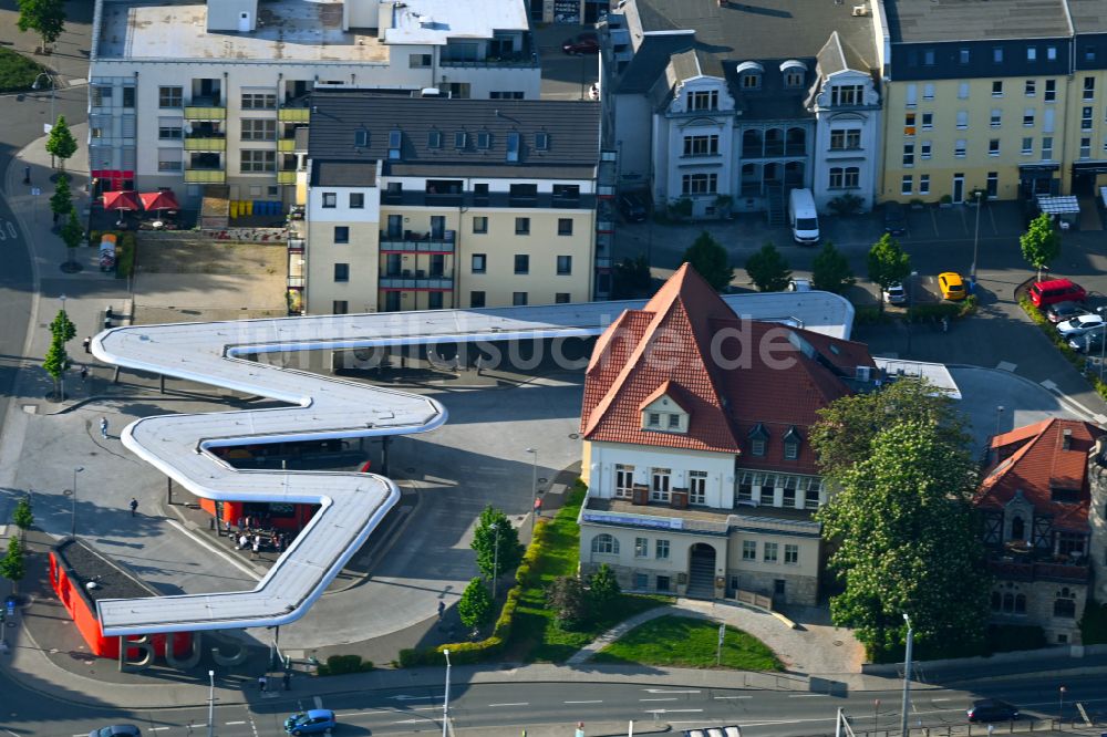 Jena aus der Vogelperspektive: ZOB Omnibus- Bahnhof der Verkehrsbetriebe in Jena im Bundesland Thüringen, Deutschland