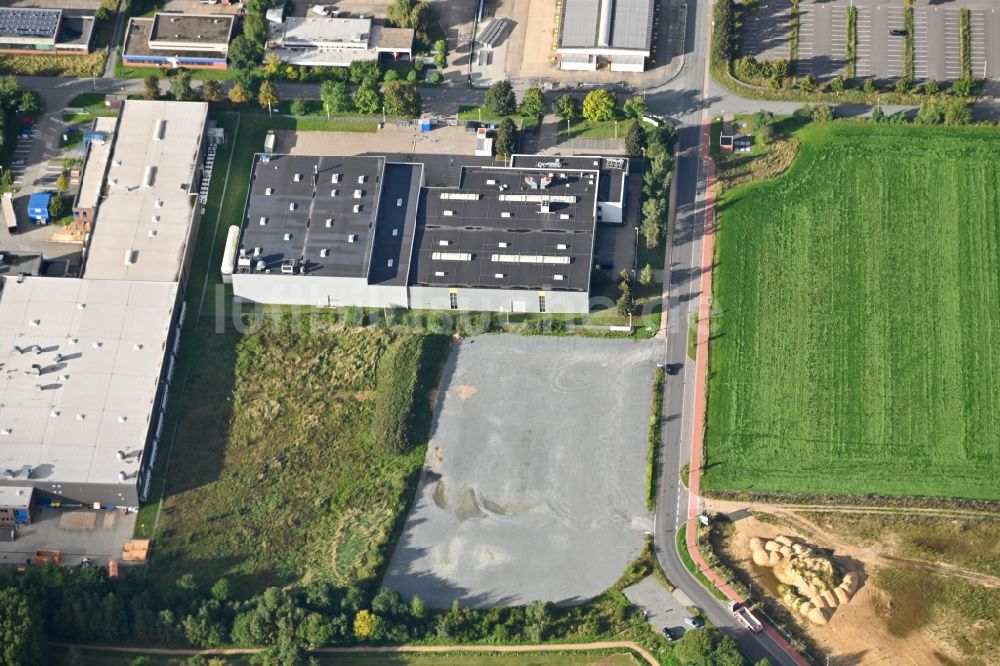 Luftaufnahme Stade - Zum zeitweiligen Impfzentrum umgebautes ehemaliges Werksgelände der SEARTEX Stade in Stade im Bundesland Niedersachsen, Deutschland
