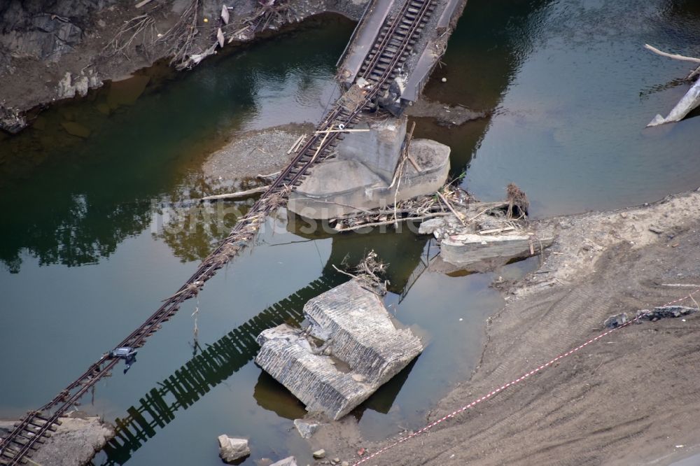 Luftaufnahme Mayschoß - Zwei durch die Hochwasserkatastrophe diesen Jahres südöstlich von Mayschoß zerstörte Brücken im Bundesland Rheinland-Pfalz, Deutschland