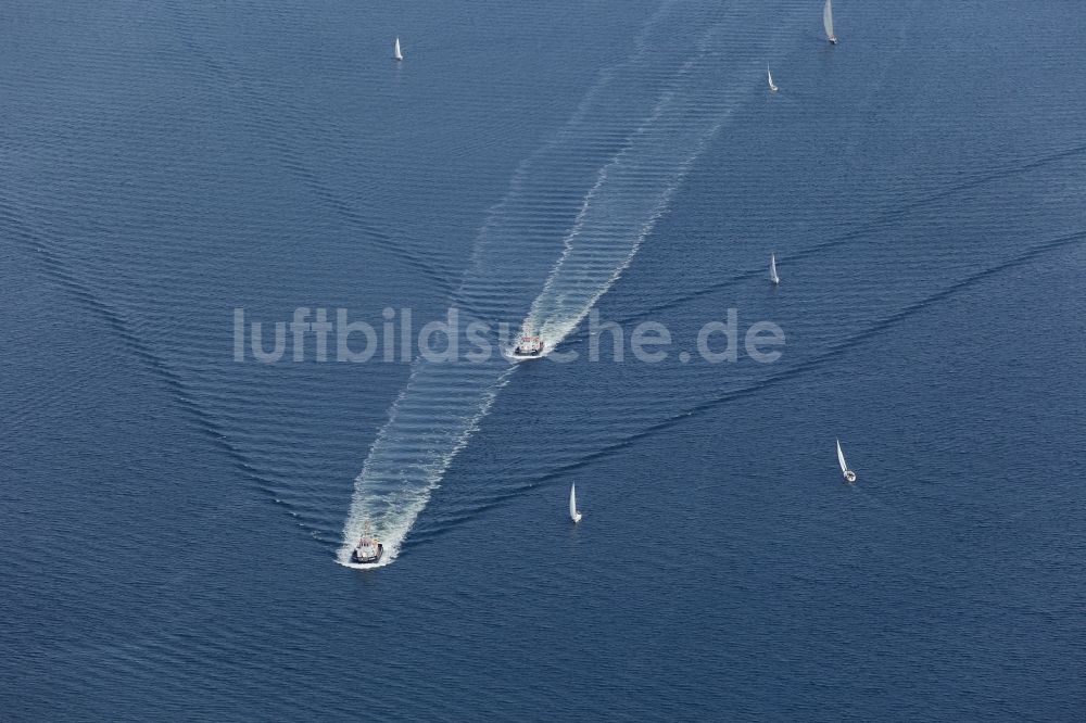 Luftbild Glücksburg (Ostsee) - Zwei Schlepper auf der Flensburger Förde in Glücksburg (Ostsee) im Bundesland Schleswig-Holstein