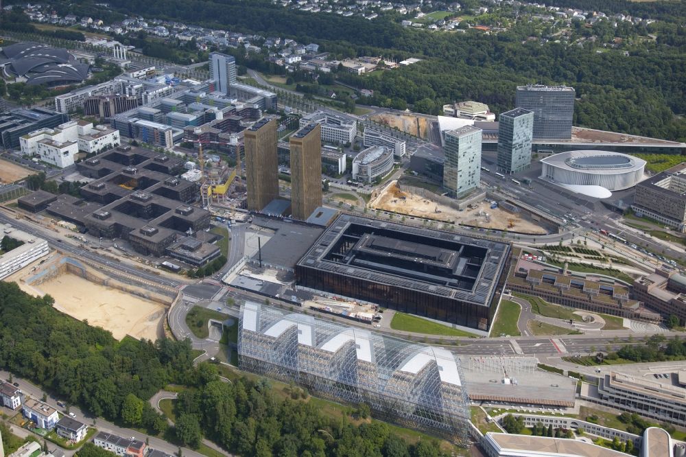 Luxembourg Luxemburg von oben - Zwillingshochhäuser und Gebäude des Europäischen Gerichtshofes EuGH im Luxenburger Stadtteil Kirchberg