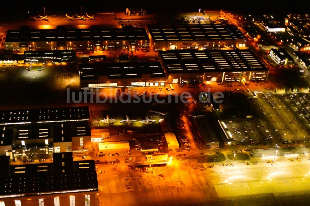 Nacht-Luftaufnahme Hamburg - Nachtluftbild Airbus Produktionsgelände und Werksflughafen Finkenwerder in Hamburg