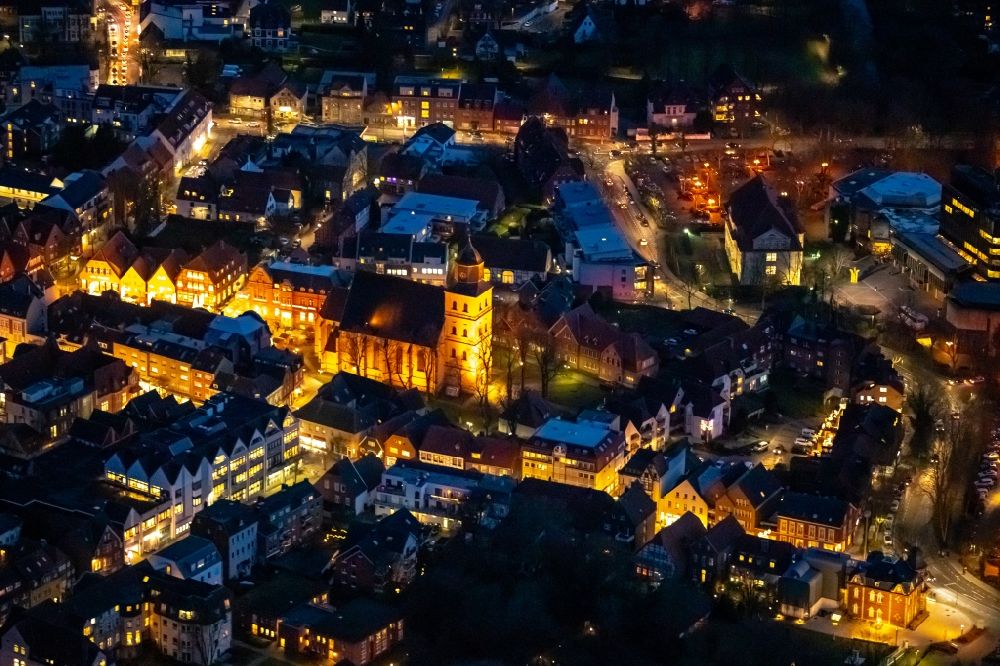 Nacht-Luftaufnahme Ahlen - Nachtluftbild Altstadtbereich und Innenstadtzentrum in Ahlen im Bundesland Nordrhein-Westfalen, Deutschland