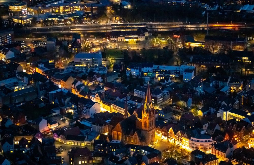Ahlen bei Nacht von oben - Nachtluftbild Altstadtbereich und Innenstadtzentrum in Ahlen im Bundesland Nordrhein-Westfalen, Deutschland