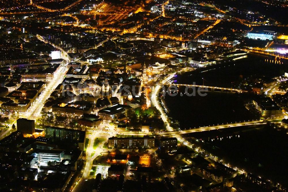 Nachtluftbild Dresden - Nachtluftbild Altstadtbereich und Innenstadtzentrum in Dresden im Bundesland Sachsen, Deutschland