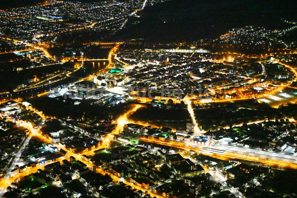 Ingolstadt bei Nacht von oben - Nachtluftbild Altstadtbereich und Innenstadtzentrum in Ingolstadt im Bundesland Bayern, Deutschland