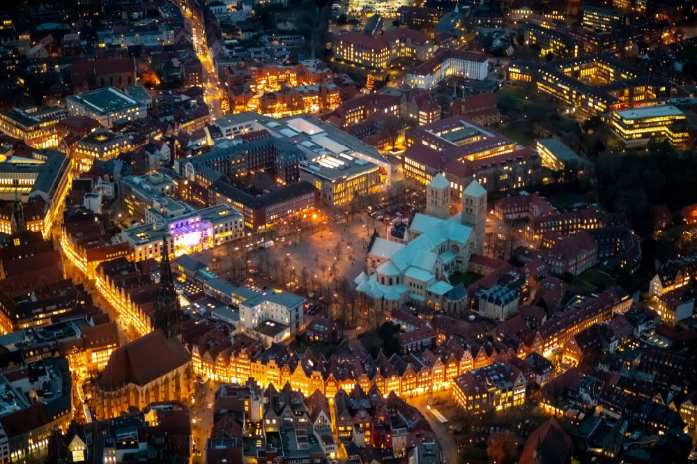 Nachtluftbild Münster - Nachtluftbild Altstadtbereich und Innenstadtzentrum in Münster im Bundesland Nordrhein-Westfalen, Deutschland