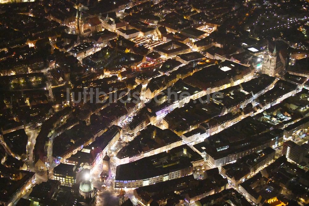 Nacht-Luftaufnahme Nürnberg - Nachtluftbild Altstadtbereich und Innenstadtzentrum in Nürnberg im Bundesland Bayern, Deutschland