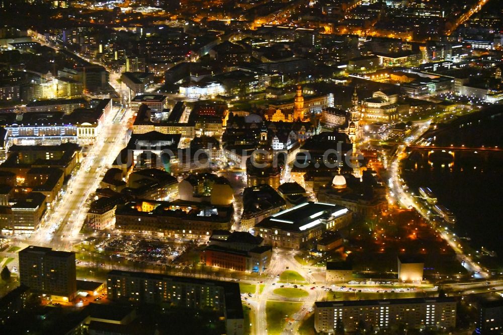Nacht-Luftaufnahme Dresden - Nachtluftbild Altstadtbereich und Innenstadtzentrum im Ortsteil Altstadt in Dresden im Bundesland Sachsen, Deutschland