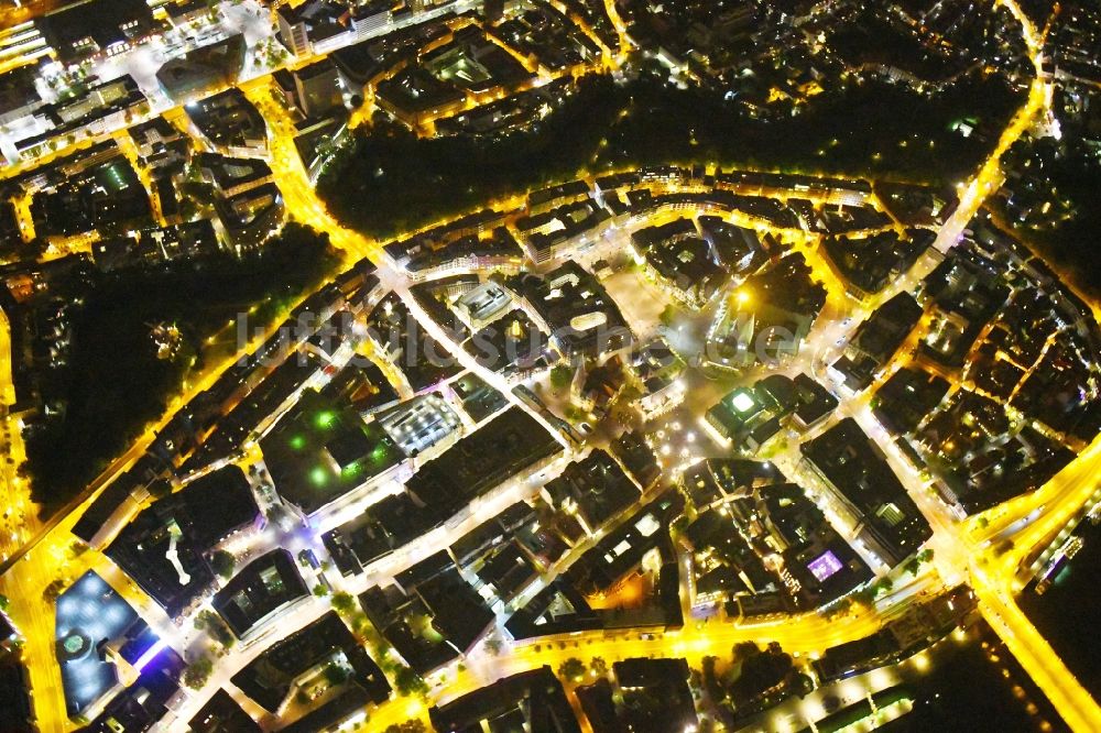 Nachtluftbild Bremen - Nachtluftbild Altstadtbereich und Innenstadtzentrum im Ortsteil Mitte in Bremen, Deutschland