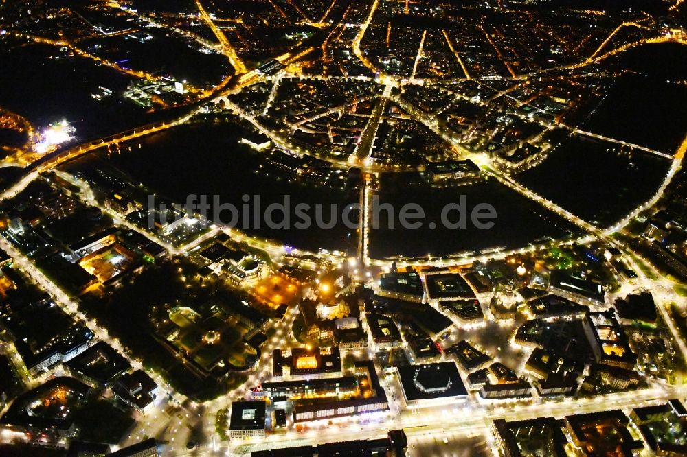 Nacht-Luftaufnahme Dresden - Nachtluftbild Altstadtbereich und Innenstadtzentrum im Ortsteil Zentrum in Dresden im Bundesland Sachsen, Deutschland