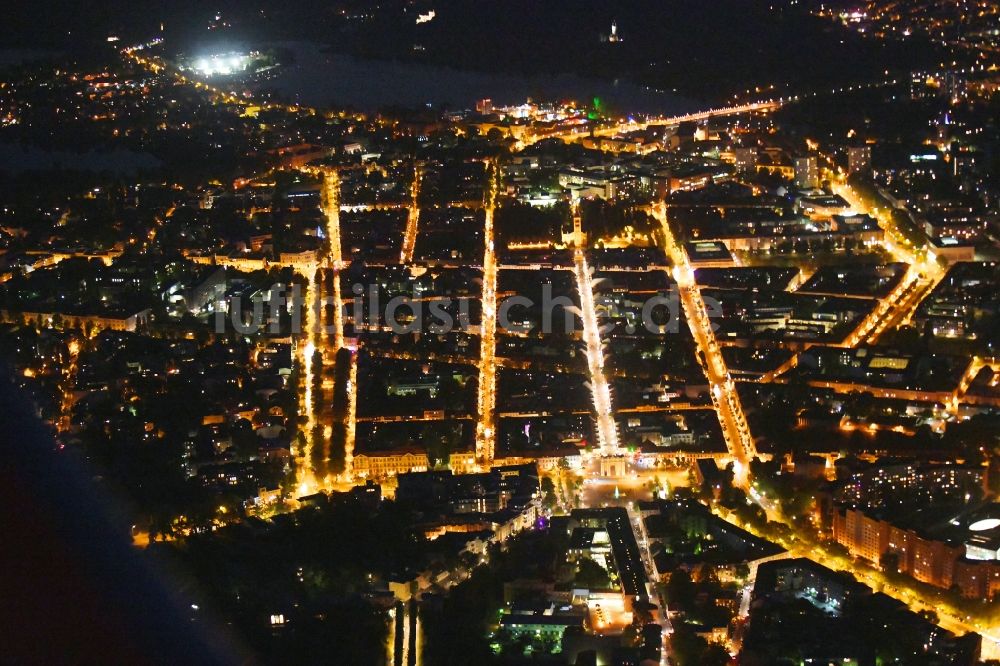 Nacht-Luftaufnahme Potsdam - Nachtluftbild Altstadtbereich und Innenstadtzentrum in Potsdam im Bundesland Brandenburg, Deutschland