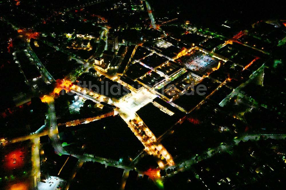 Nachtluftbild Saarlouis - Nachtluftbild Altstadtbereich und Innenstadtzentrum in Saarlouis im Bundesland Saarland, Deutschland
