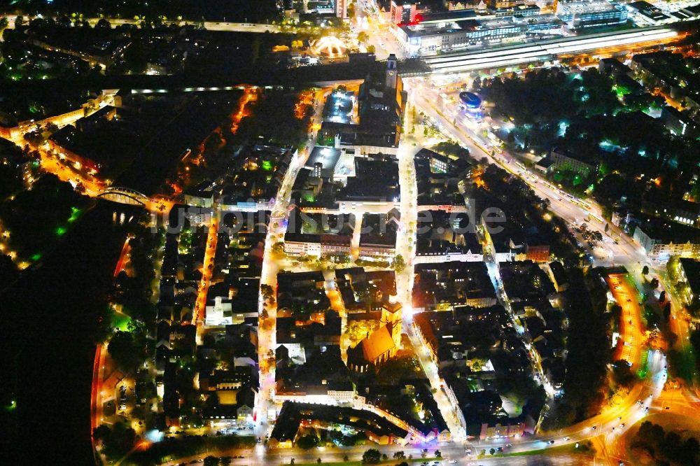 Nacht-Luftaufnahme Berlin - Nachtluftbild Altstadtbereich und Innenstadtzentrum Spandau in Berlin, Deutschland