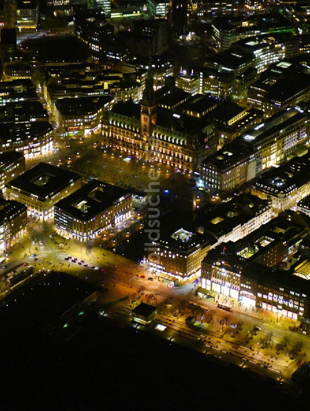 Hamburg bei Nacht von oben - Nachtluftbild Altstadtbereich und Innenstadtzentrum am Ufer der Binnenalster in Hamburg, Deutschland