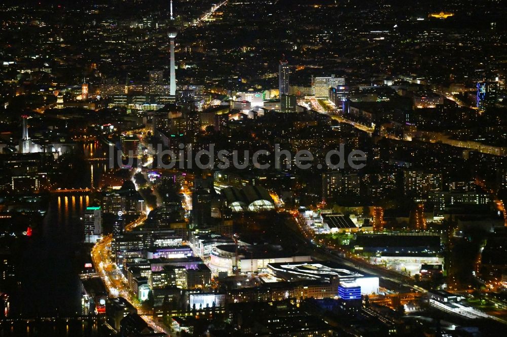 Berlin bei Nacht von oben - Nachtluftbild Anschutz- Areal im Ortsteil Bezirk Friedrichshain in Berlin, Deutschland