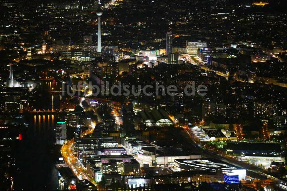 Berlin bei Nacht aus der Vogelperspektive: Nachtluftbild Anschutz- Areal im Ortsteil Bezirk Friedrichshain in Berlin, Deutschland
