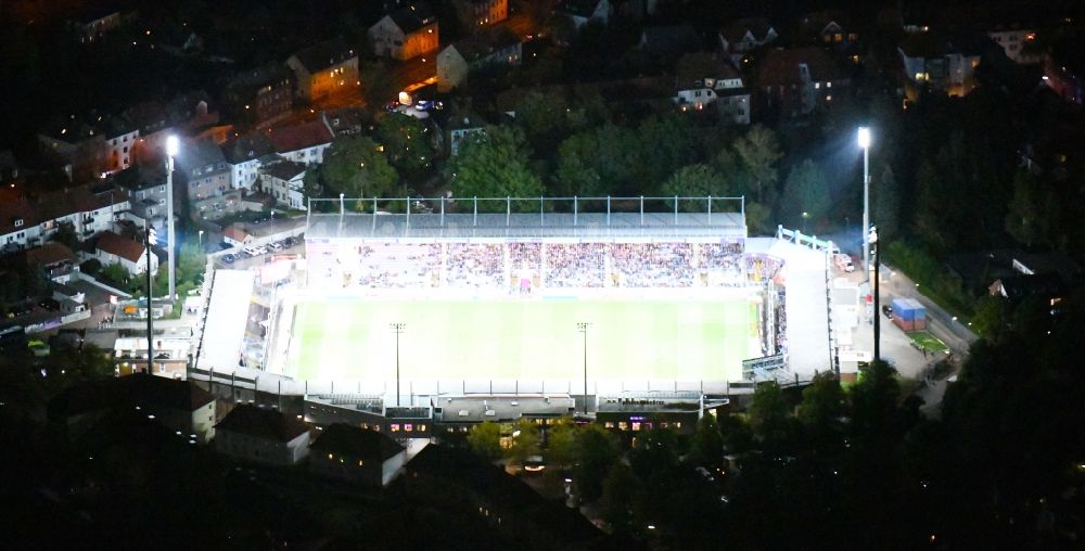 Nacht-Luftaufnahme Osnabrück - Nachtluftbild Arena Stadion an der Bremer Brücke im Ortsteil Schinkel in Osnabrück im Bundesland Niedersachsen, Deutschland