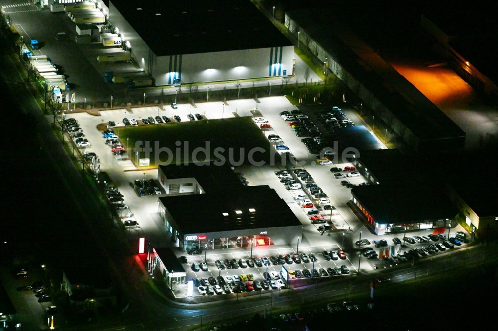 Nachtluftbild Gotha - Nachtluftbild Autohandels- Gebäude der AHG Gotha - Audi Partner in Gotha im Bundesland Thüringen, Deutschland