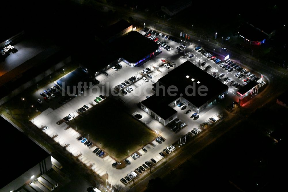 Nacht-Luftaufnahme Gotha - Nachtluftbild Autohandels- Gebäude der AHG Gotha - Audi Partner in Gotha im Bundesland Thüringen, Deutschland