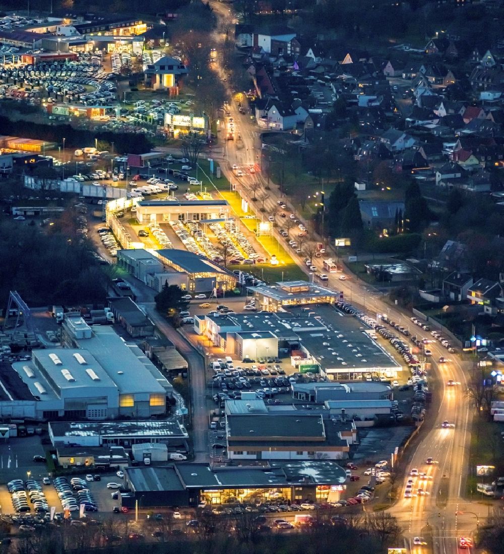 Nacht-Luftaufnahme Hamm - Nachtluftbild Autohandels- Gebäude des Autohauses an der Hammer Straße in Hamm im Bundesland Nordrhein-Westfalen, Deutschland