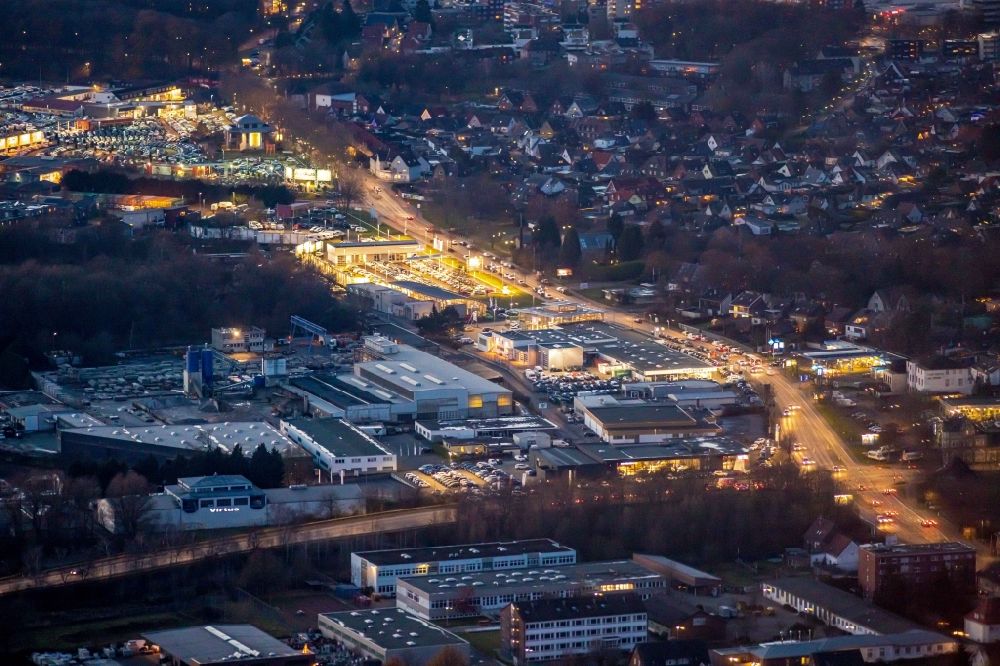 Hamm bei Nacht von oben - Nachtluftbild Autohandels- Gebäude des Autohauses an der Hammer Straße in Hamm im Bundesland Nordrhein-Westfalen, Deutschland