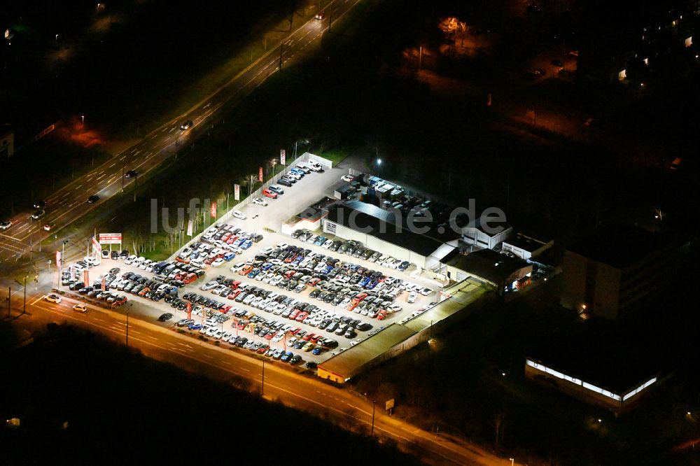 Nachtluftbild Leipzig - Nachtluftbild Autohandels- Gebäude des Fahrzeughändlers Autoland AG Niederlassung Leipzig in Leipzig im Bundesland Sachsen, Deutschland
