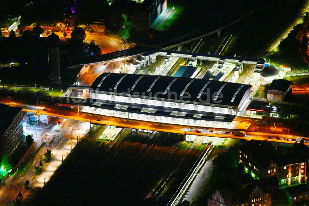 Nachtluftbild Berlin - Nachtluftbild Bahnhof Ostkreuz im Stadtteil Friedrichshain von Berlin