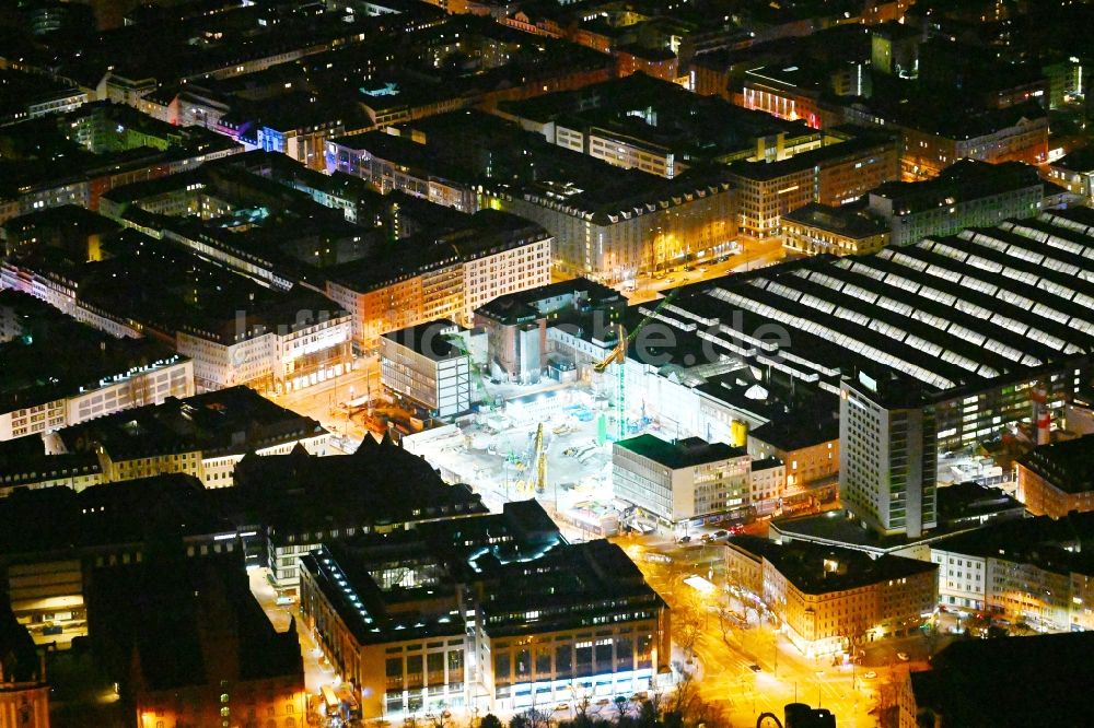 Nachtluftbild München - Nachtluftbild Bauarbeiten zur Sanierung des Bahnhofsgebäude des Hauptbahnhofes im Ortsteil Ludwigsvorstadt-Isarvorstadt in München im Bundesland Bayern, Deutschland